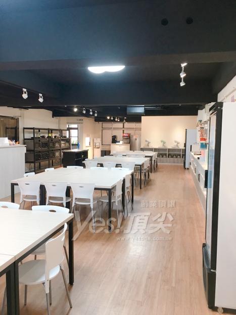 彰化市中心寬敞烘焙教室全設備＋技術經驗(價格可議)