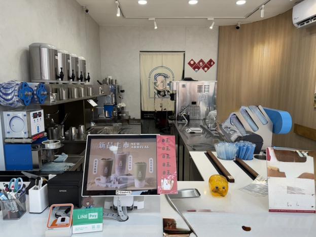 [降價只要15萬!]百萬裝潢飲料店，日本進口製冰機