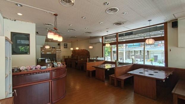 yes頂尖!創業頂讓 風景線人潮多 三角窗大店面 設備齊全 接手可馬上營業 金額：110萬 / 元 基隆市安樂區