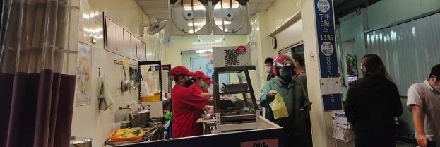 位市區主幹道上黃金店面，比鄰麥當勞7-11銀行加油站
