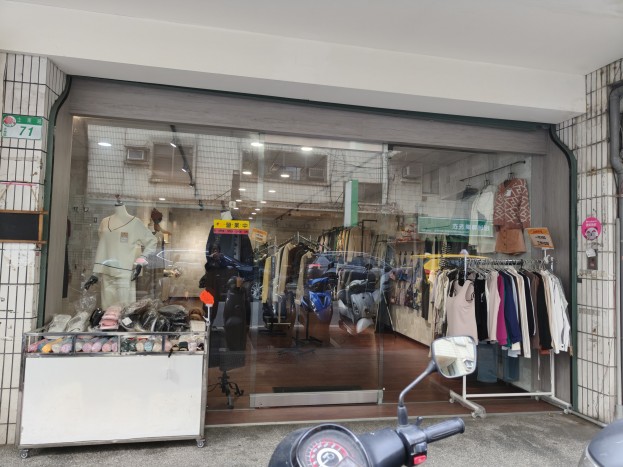 yes頂尖!創業頂讓 新裝璜兩個月，環境好空間大客戶檔次高，還有一個房間可以住 金額：40萬 / 元 台北市士林區