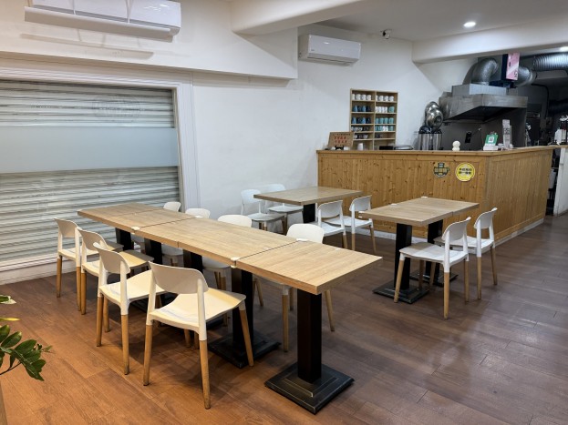 五股洲子洋重劃區｜三角窗金店面頂讓｜高級裝潢