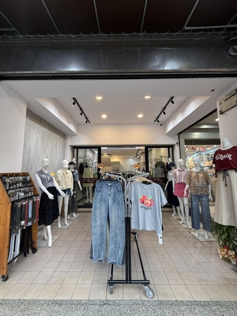 吳鳳南路精華地段店面頂讓裝潢精美