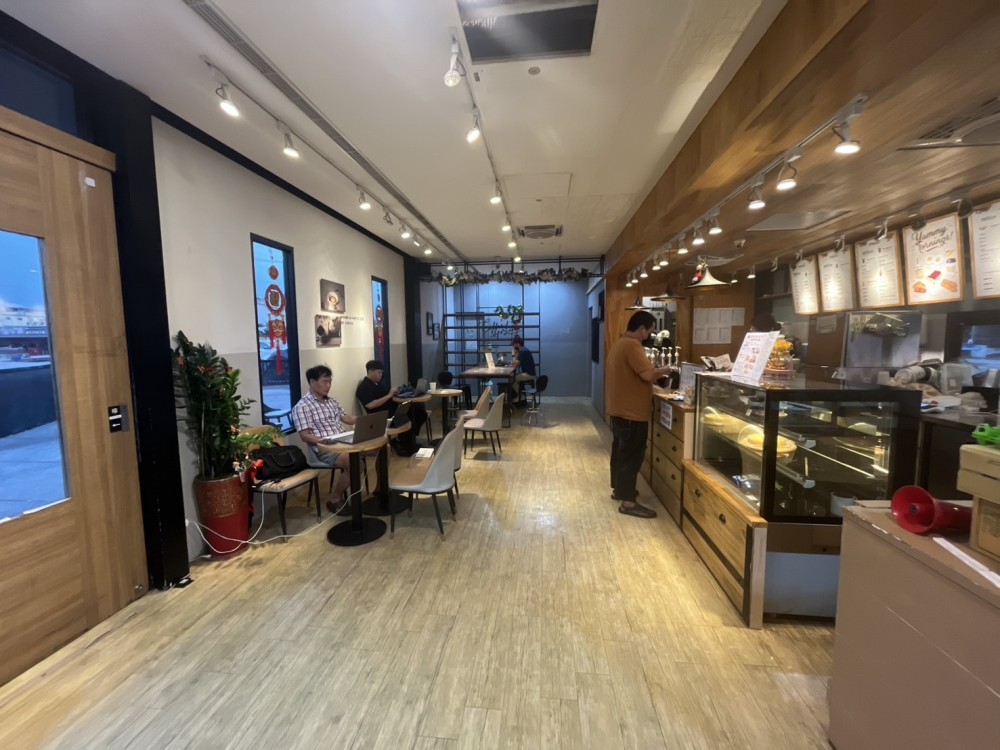 超值咖啡店餐飲店面轉讓（好停車）