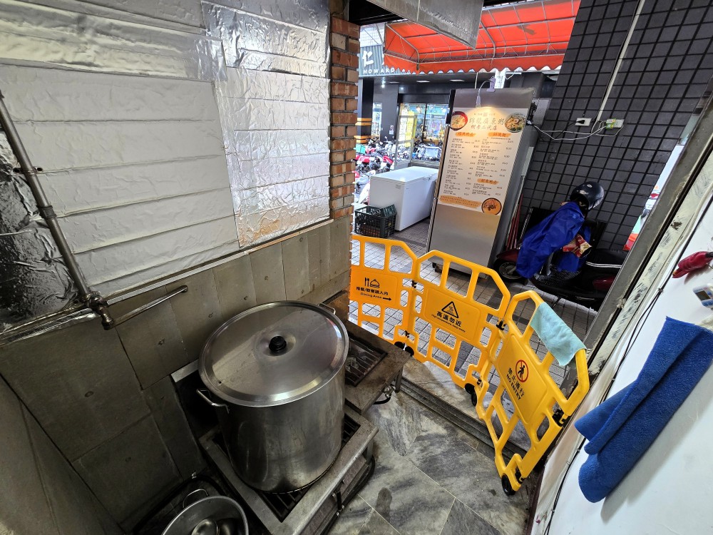 【19萬｜樹孝商圈餐飲店面頂讓｜裝潢部分設備僅使用一年】