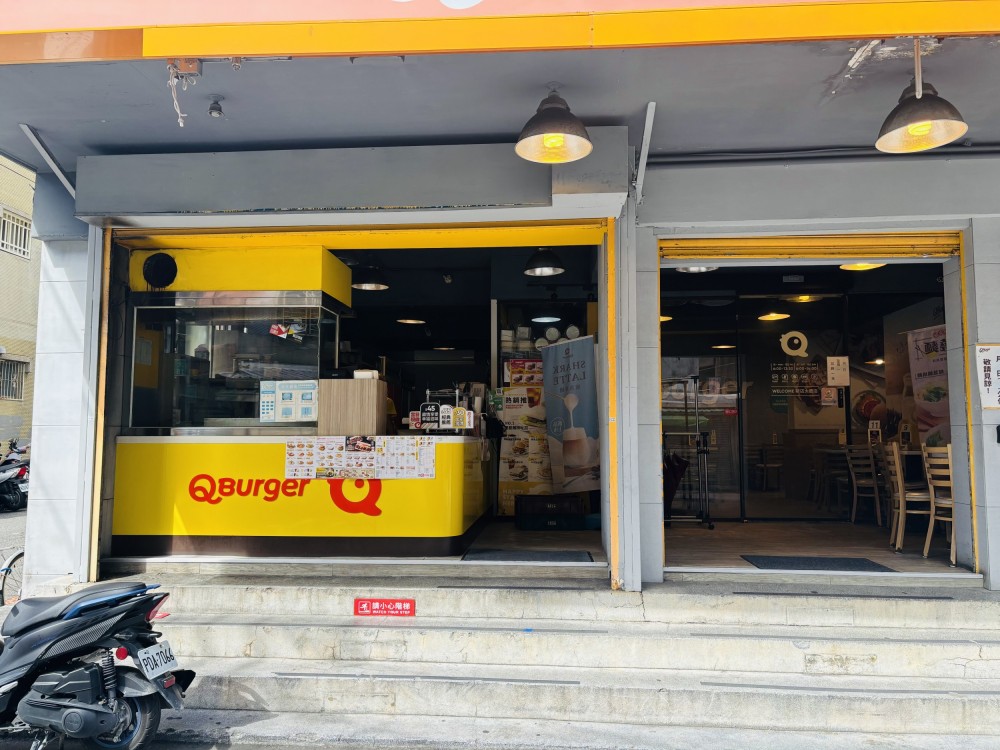 新店黃金地段餐飲店頂讓｜近商辦住宅穩定客運｜接手即營