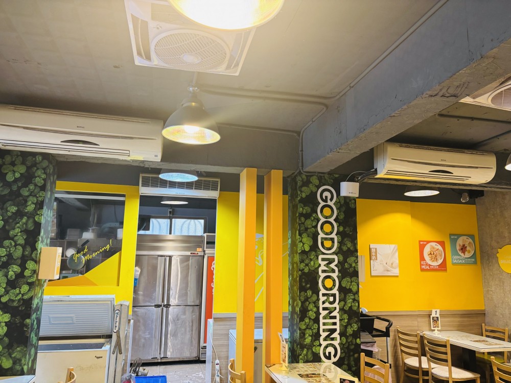 新店黃金地段餐飲店頂讓｜近商辦+住宅穩定客運｜接手即營