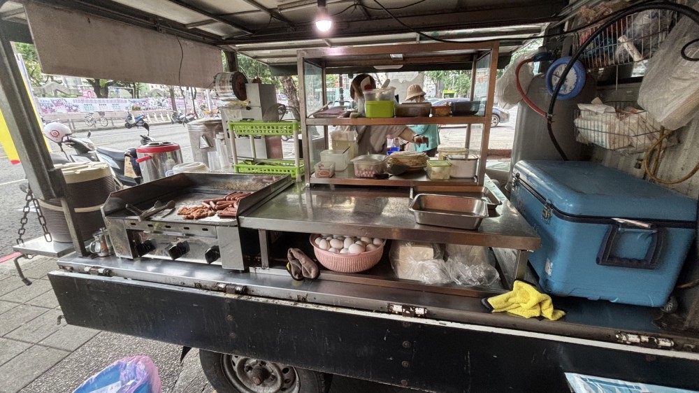 ［在地經營25年早餐車］
