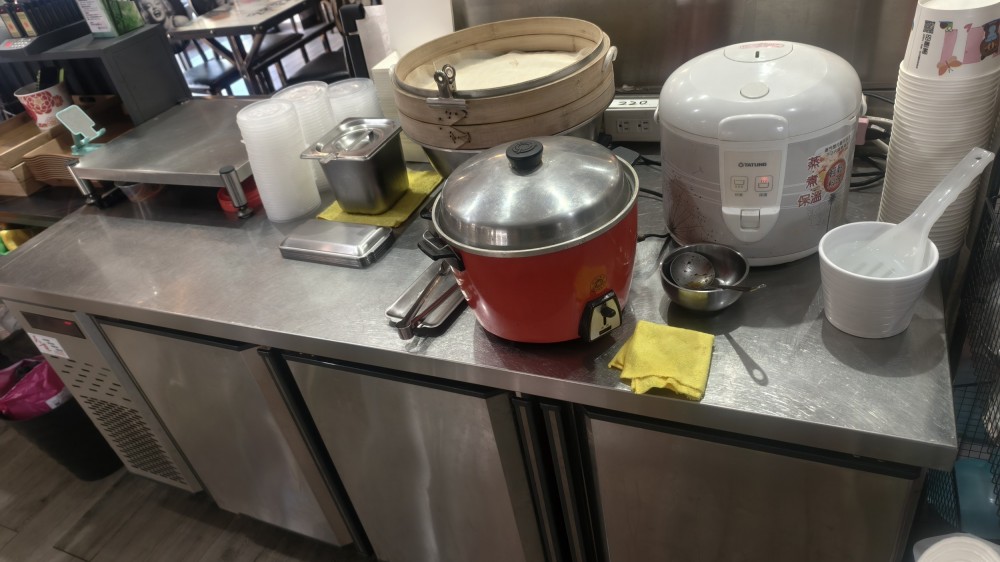 近A8長庚醫院,華亚科學園區,两个學校很多安親班,住宅區
